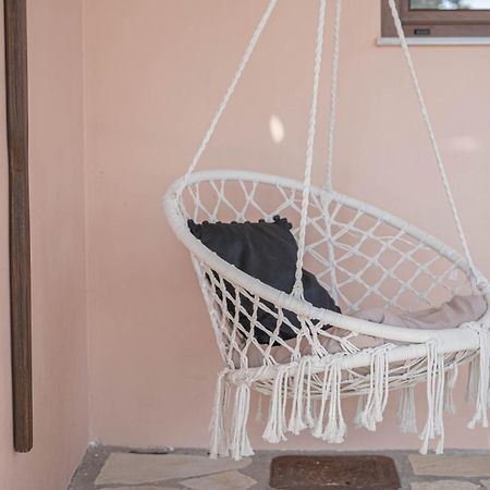Paralio Astros Beachfront Suites Xiropigado Esterno foto