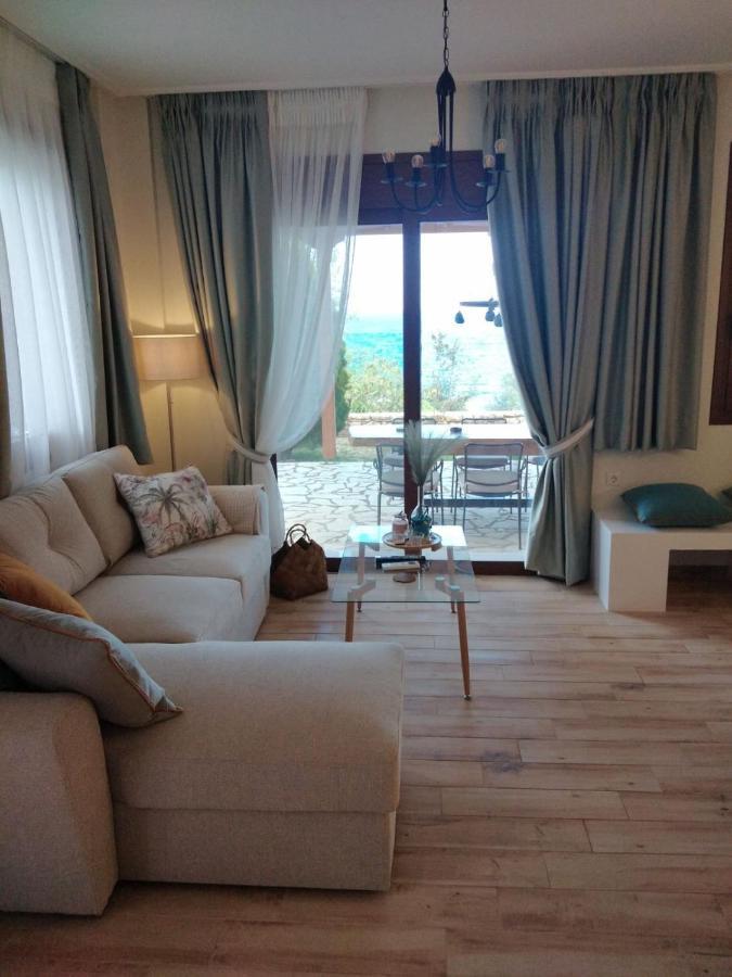 Paralio Astros Beachfront Suites Xiropigado Esterno foto