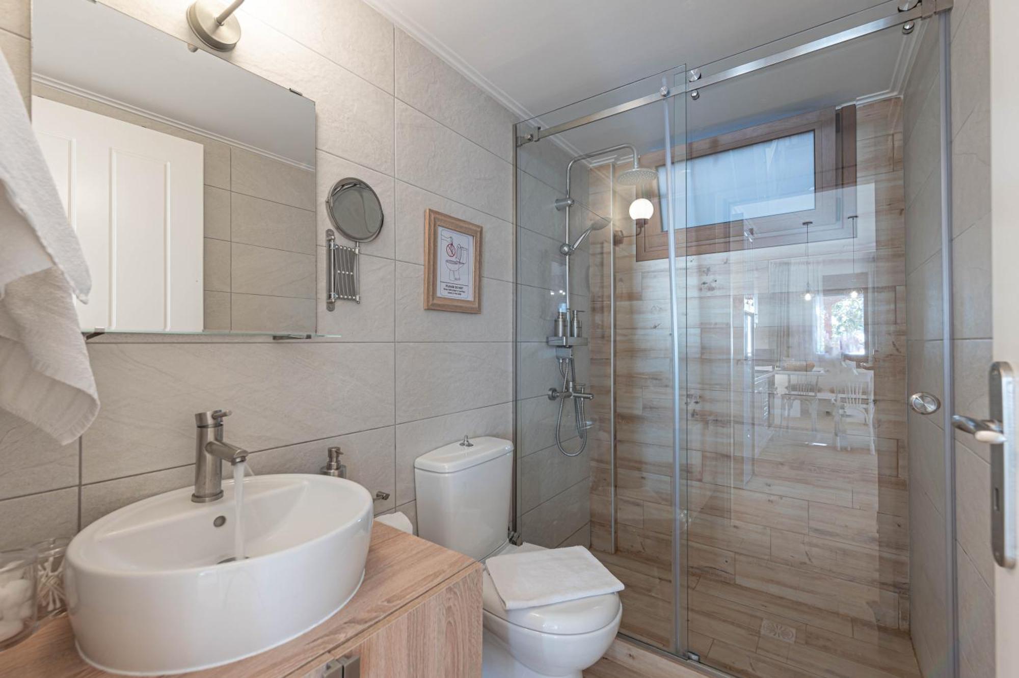 Paralio Astros Beachfront Suites Xiropigado Esterno foto