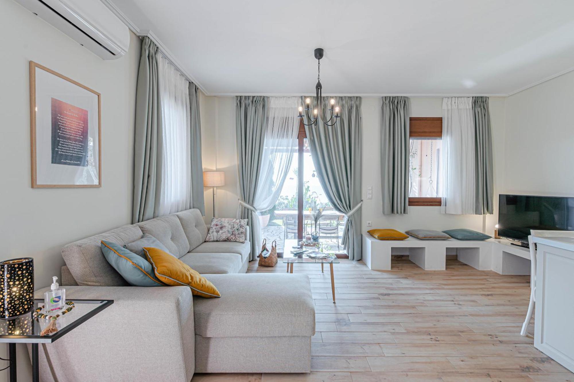 Paralio Astros Beachfront Suites Xiropigado Esterno foto