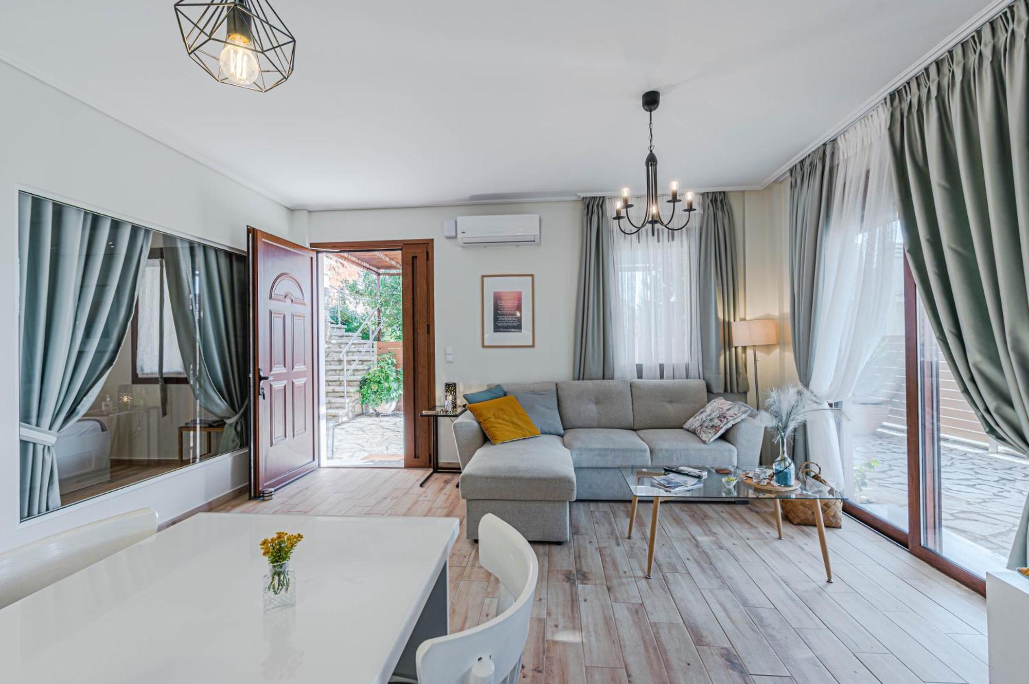 Paralio Astros Beachfront Suites Xiropigado Esterno foto