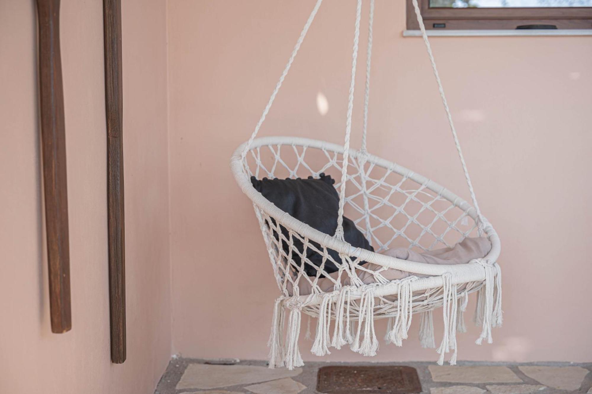 Paralio Astros Beachfront Suites Xiropigado Esterno foto