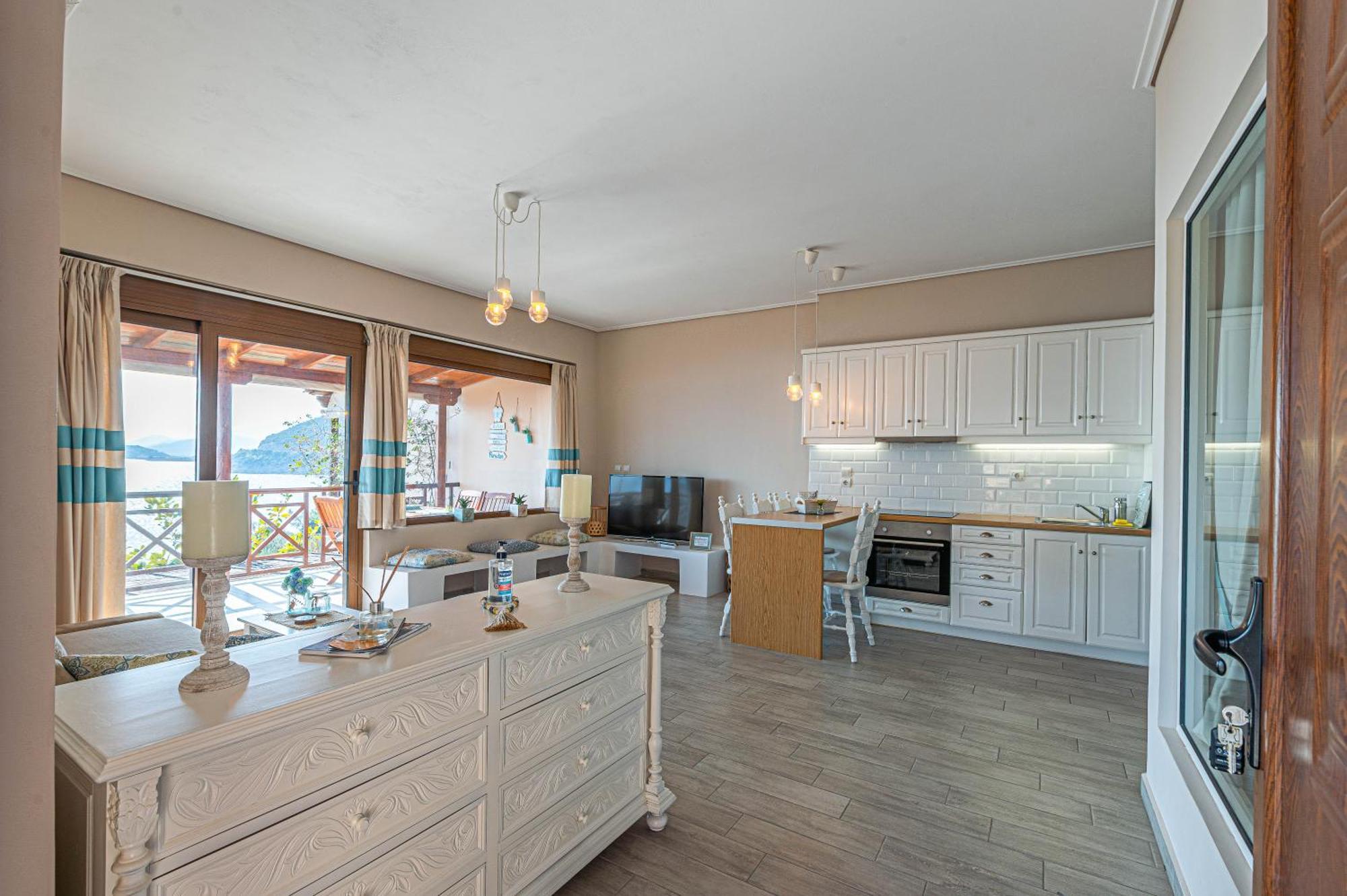 Paralio Astros Beachfront Suites Xiropigado Esterno foto