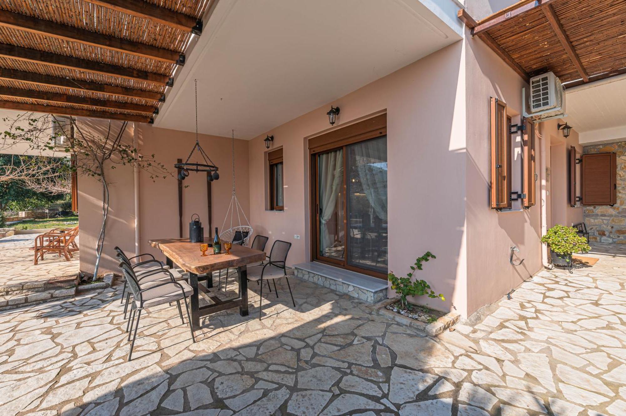Paralio Astros Beachfront Suites Xiropigado Esterno foto