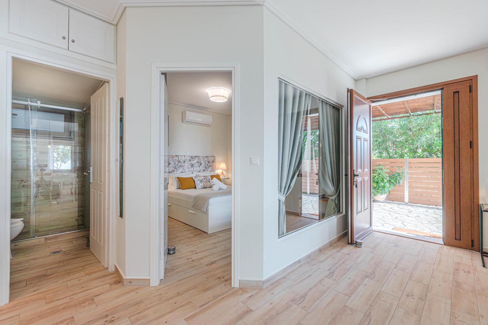 Paralio Astros Beachfront Suites Xiropigado Esterno foto