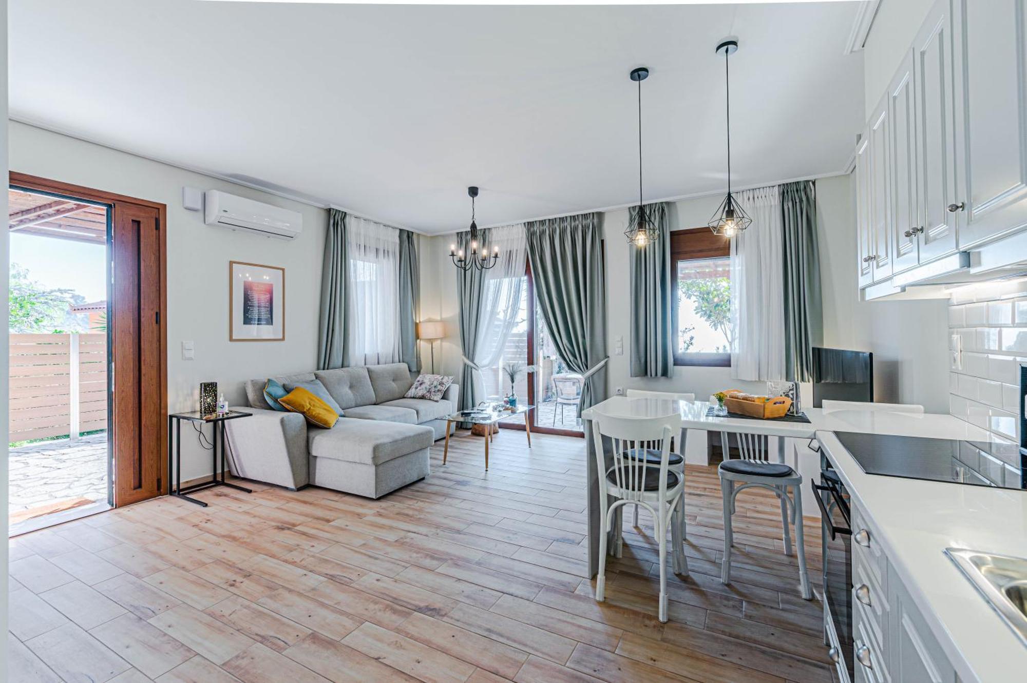 Paralio Astros Beachfront Suites Xiropigado Esterno foto