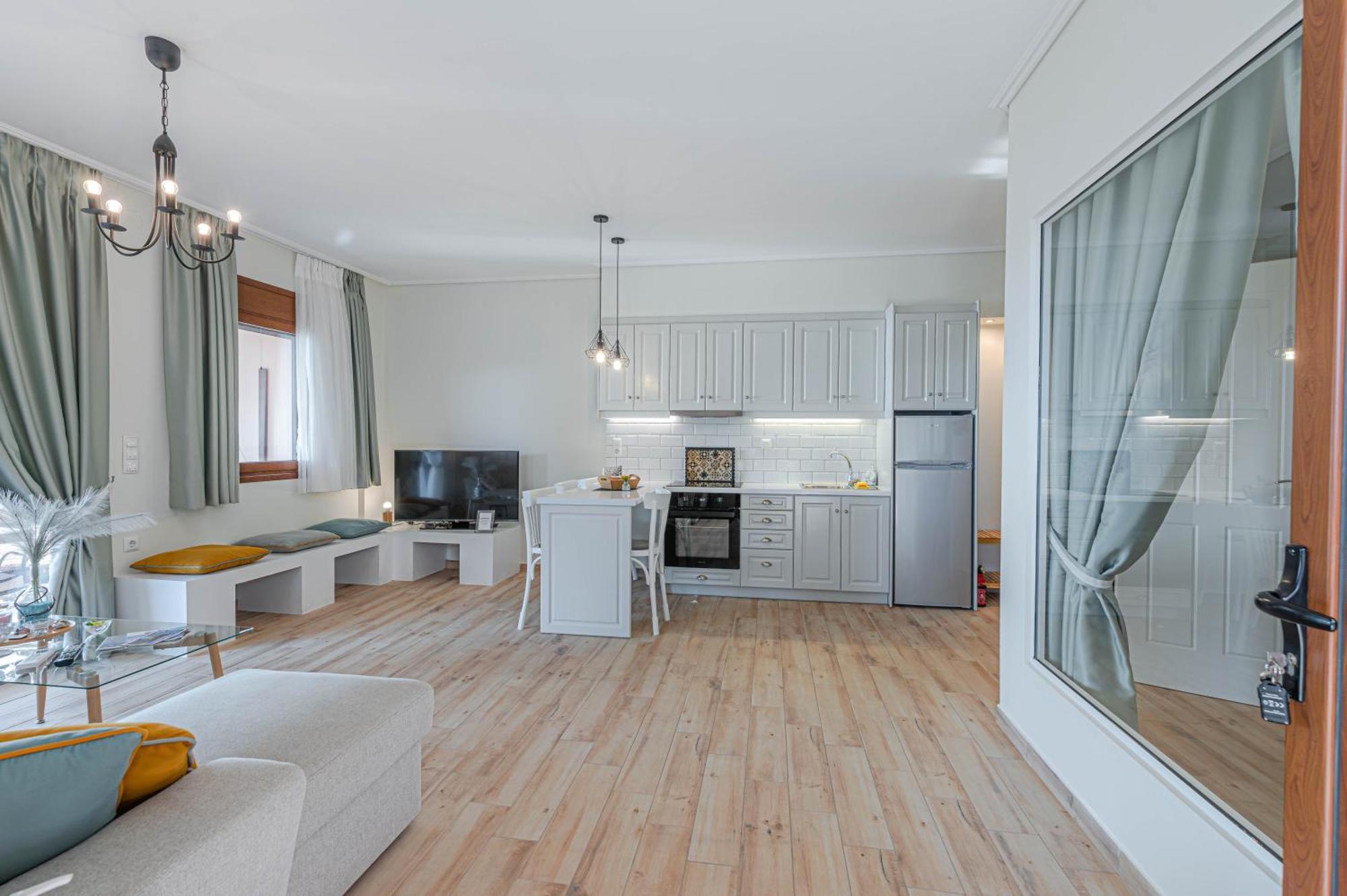 Paralio Astros Beachfront Suites Xiropigado Esterno foto