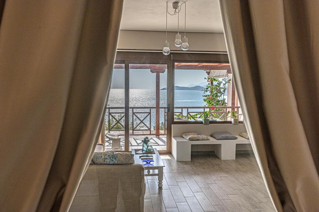 Paralio Astros Beachfront Suites Xiropigado Esterno foto