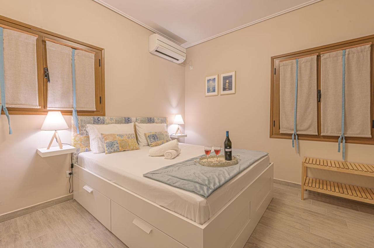 Paralio Astros Beachfront Suites Xiropigado Esterno foto