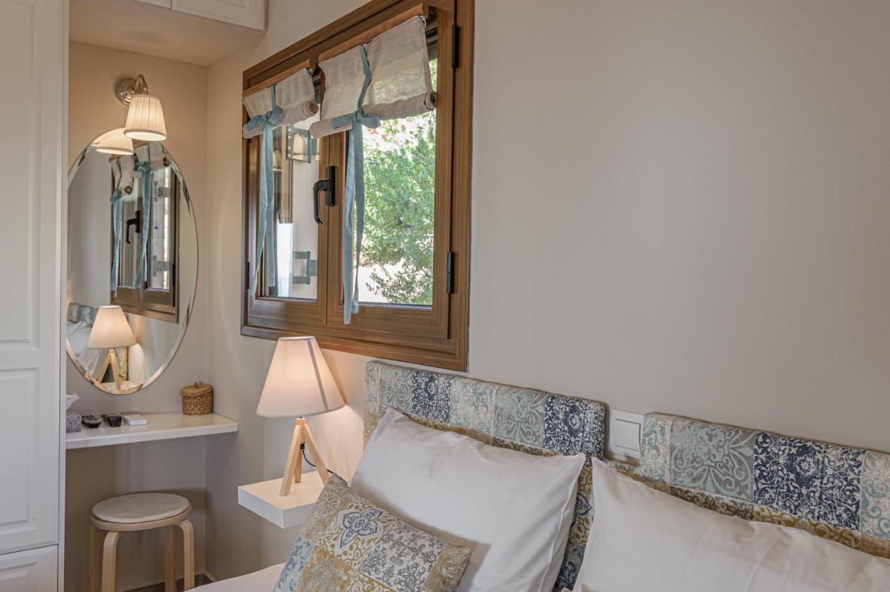 Paralio Astros Beachfront Suites Xiropigado Esterno foto