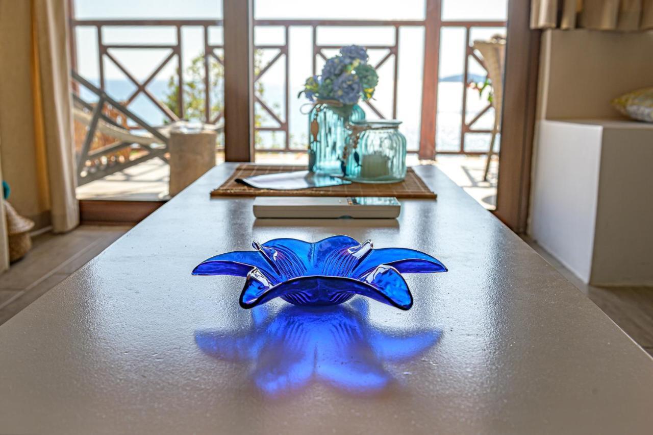 Paralio Astros Beachfront Suites Xiropigado Esterno foto