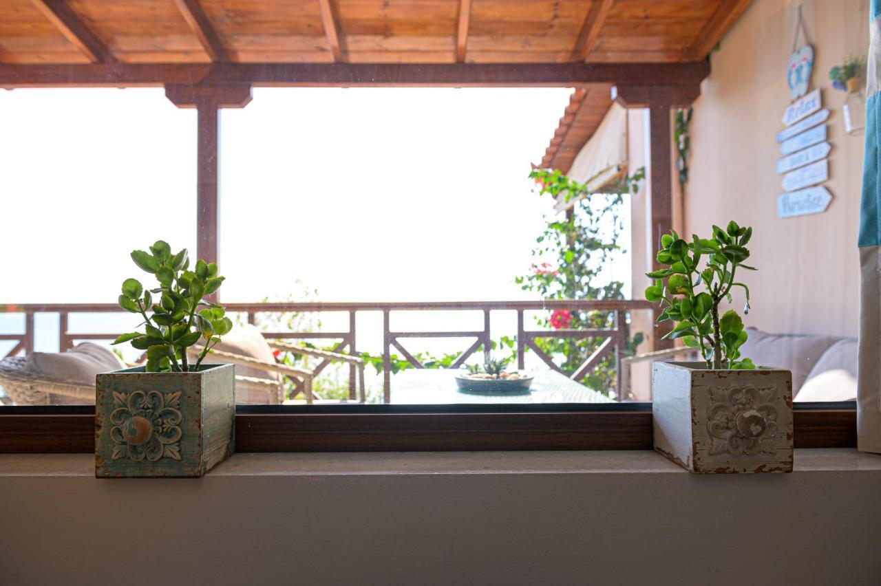 Paralio Astros Beachfront Suites Xiropigado Esterno foto