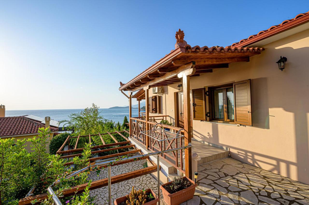Paralio Astros Beachfront Suites Xiropigado Esterno foto