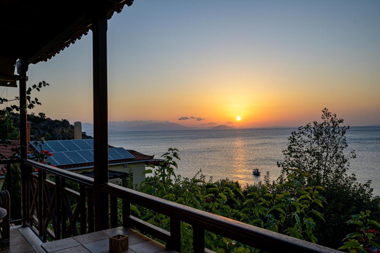 Paralio Astros Beachfront Suites Xiropigado Esterno foto